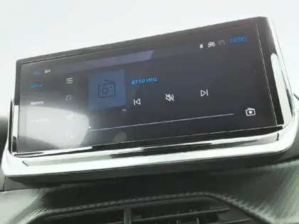 Photo 20 Peugeot 208  Hybrid 110 e-DCS6