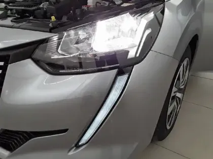 Photo 44 Peugeot 208  PureTech 75 S&S BVM5