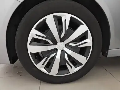 Photo 41 Peugeot 208  PureTech 75 S&S BVM5