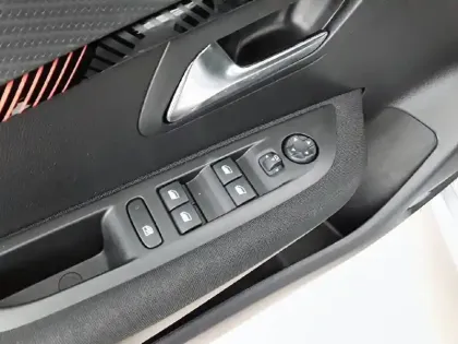 Photo 52 Peugeot 208  PureTech 75 S&S BVM5