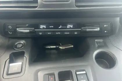 Photo 23 Citroën Berlingo e- Taille M 136 ch 100 kWh Automatique