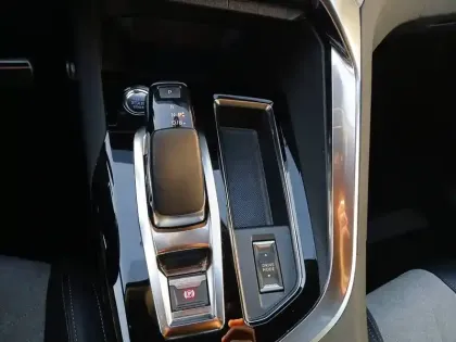 Photo 54 Peugeot 3008  Hybrid 225 e-EAT8