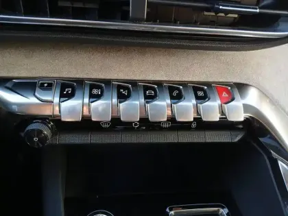 Photo 58 Peugeot 3008  Hybrid 225 e-EAT8