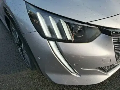 Photo 15 Peugeot 208  PureTech 100 S&S EAT8