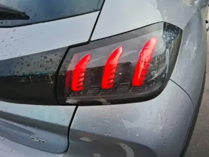 Photo 16 Peugeot 208  PureTech 100 S&S EAT8