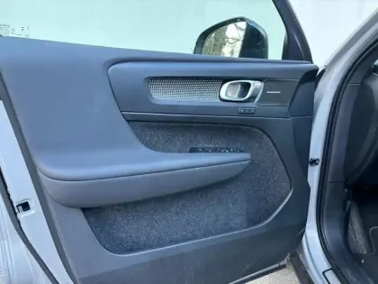 Photo 34 Volvo Xc40  B3 163 ch DCT7