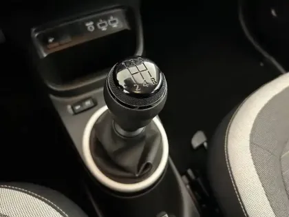 Photo 41 Renault Twingo Gén. III (C07) Ph2 NG Equilibre 5