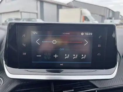 Photo 13 Peugeot 208  BlueHDi 100 S&S BVM6