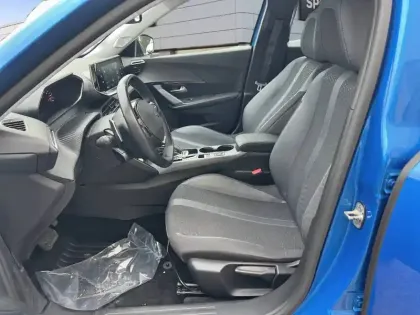 Photo 8 Peugeot 2008  PureTech 130 S&S EAT8