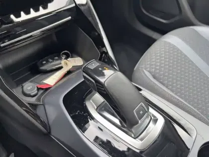 Photo 18 Peugeot 2008  PureTech 130 S&S EAT8