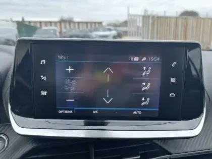 Photo 12 Peugeot 2008  PureTech 130 S&S EAT8