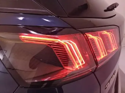 Photo 16 Peugeot 3008  Hybrid 225 e-EAT8