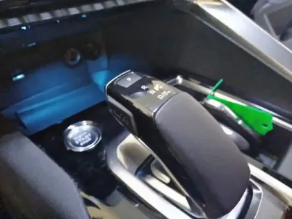 Photo 13 Peugeot 3008  Hybrid 225 e-EAT8