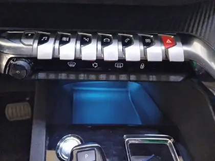 Photo 24 Peugeot 3008  Hybrid 225 e-EAT8