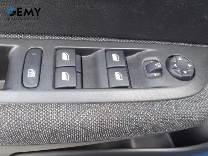 Photo 11 Peugeot 208  Electrique 50 kWh 136ch