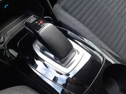 Photo 18 Peugeot 208  Electrique 50 kWh 136ch