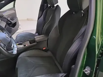 Photo 10 Peugeot 308 Gén. III Ph1 GT 5