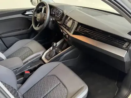 Photo 7 Audi A1  Sportback 30 TFSI 116 ch S tronic 7