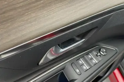 Photo 18 Peugeot 3008  Hybrid4 300 e-EAT8