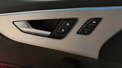 Photo 8 Audi Q8  60 TFSI e 490 Tiptronic 8 quattro