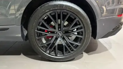 Photo 31 Audi Q8  60 TFSI e 490 Tiptronic 8 quattro