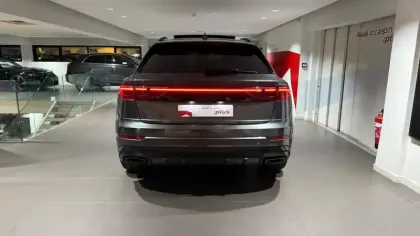 Photo 14 Audi Q8  60 TFSI e 490 Tiptronic 8 quattro