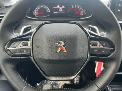 Photo 19 Peugeot 208  PureTech 100 S&S EAT8