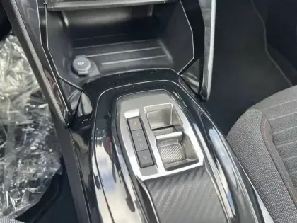 Photo 17 Peugeot 208  PureTech 100 S&S EAT8