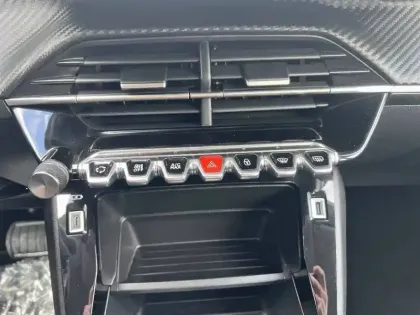 Photo 16 Peugeot 208  PureTech 100 S&S EAT8