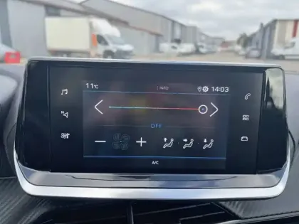 Photo 12 Peugeot 208  PureTech 100 S&S EAT8