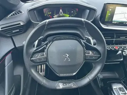 Photo 15 Peugeot 208  PureTech 130 S&S EAT8