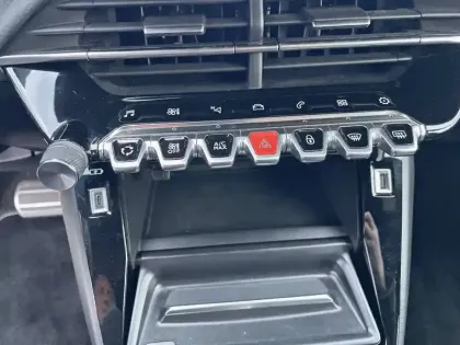 Photo 21 Peugeot 208  PureTech 130 S&S EAT8