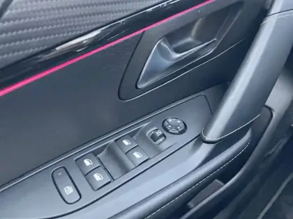 Photo 26 Peugeot 208  PureTech 130 S&S EAT8