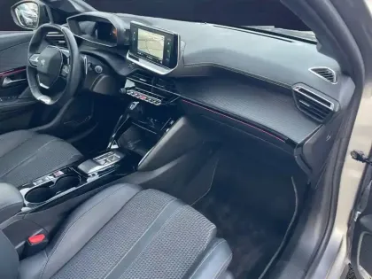 Photo 16 Peugeot 208  PureTech 130 S&S EAT8