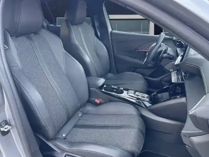 Photo 17 Peugeot 208  PureTech 130 S&S EAT8