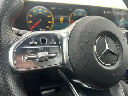 Photo 12 Mercedes GLA  200 d 8G-DCT