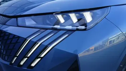 Photo 30 Peugeot 3008  Hybrid 145 e-DCS6