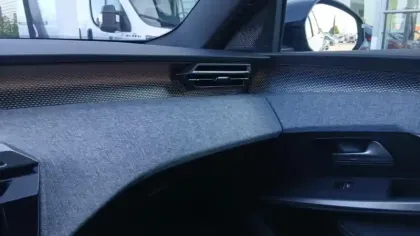 Photo 26 Peugeot 3008  Hybrid 145 e-DCS6