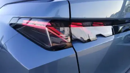 Photo 31 Peugeot 3008  Hybrid 145 e-DCS6