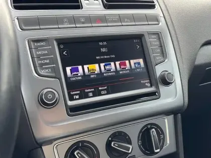 Photo 10 Volkswagen Polo  1.2 TSI 90 BMT DSG7 Série Spéciale Allstar