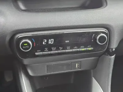 Photo 16 Toyota Yaris Hybride 116h Dynamic