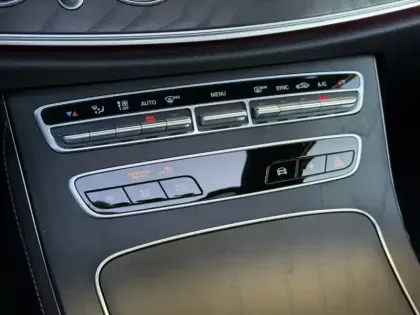 Photo 32 Mercedes Classe E Berline 220 d AMG Line