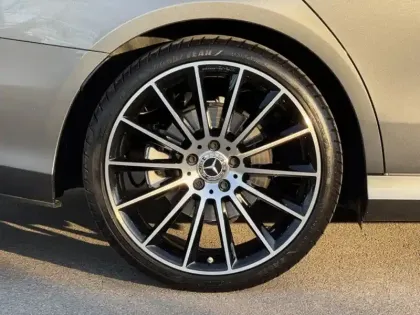 Photo 10 Mercedes Classe E Berline 220 d AMG Line