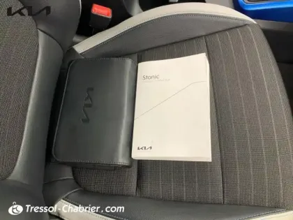Photo 15 Kia Stonic  1.0 T-GDi 100 ch ISG BVM6 Blue Edition