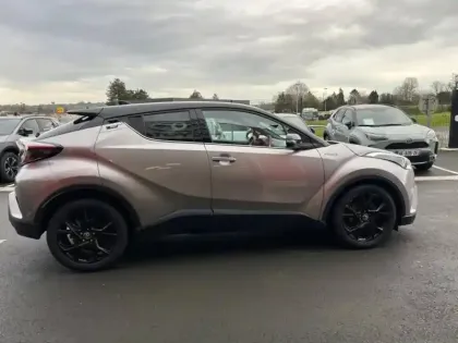 Photo 7 Toyota C-HR  122h Graphic 2WD E-CVT