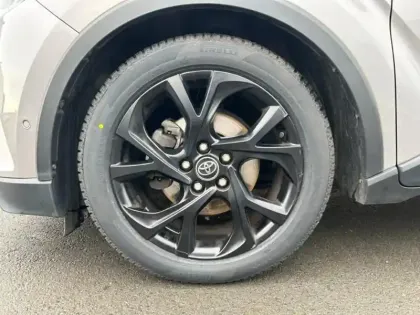 Photo 11 Toyota C-HR  122h Graphic 2WD E-CVT