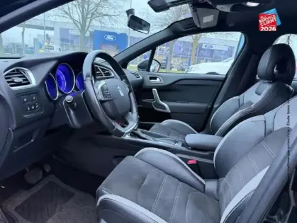 Photo 14 DS DS 4  THP 165ch So Chic S/S EAT6 Camera Attelage