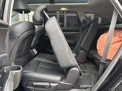 Photo 14 Kia Sorento  1.6 T-GDi 230ch HEV Design BVA6 4x2 7 places