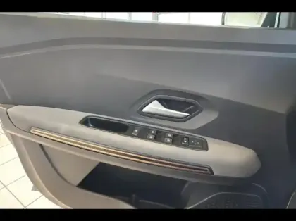 Photo 14 Dacia Jogger  1.6 hybrid 140ch Extreme 7 places -24