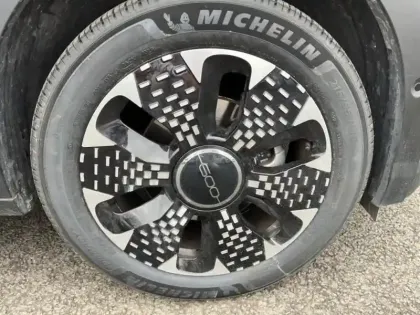 Photo 10 Fiat 600  e 156ch 54kWh La Prima